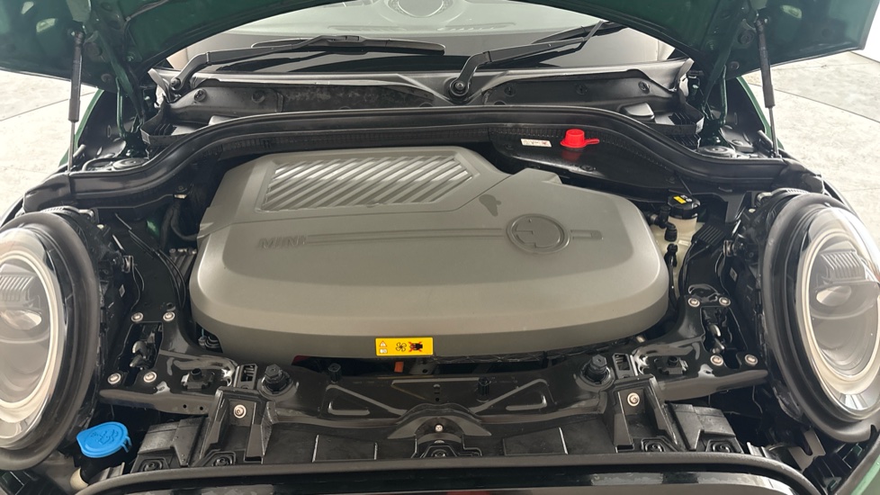 MINI HATCHBACK Image 16