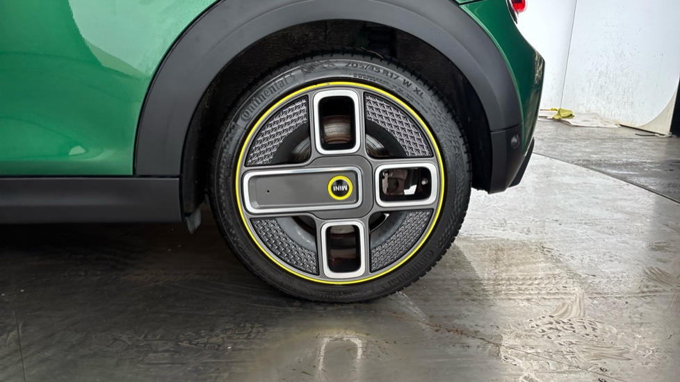 MINI HATCHBACK Image 18