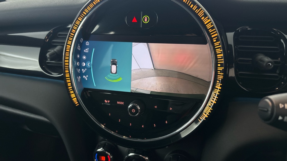 MINI HATCHBACK reverse camera