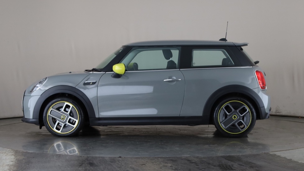 MINI HATCHBACK Image 2