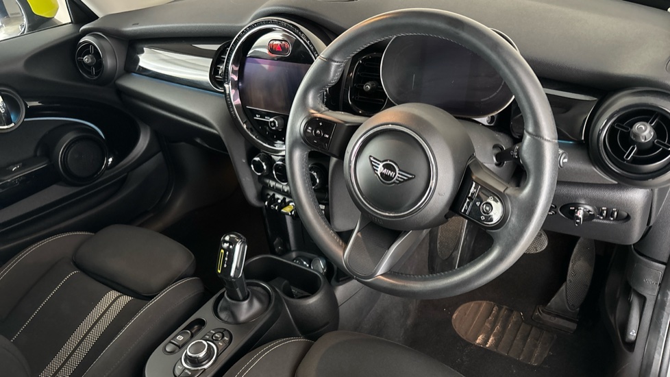 MINI HATCHBACK Image 9