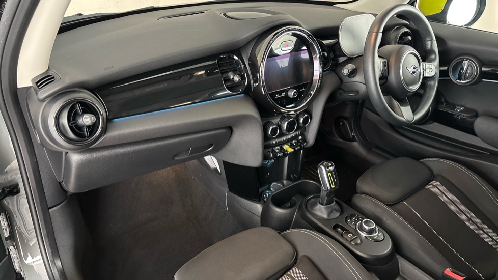 MINI HATCHBACK Image 10