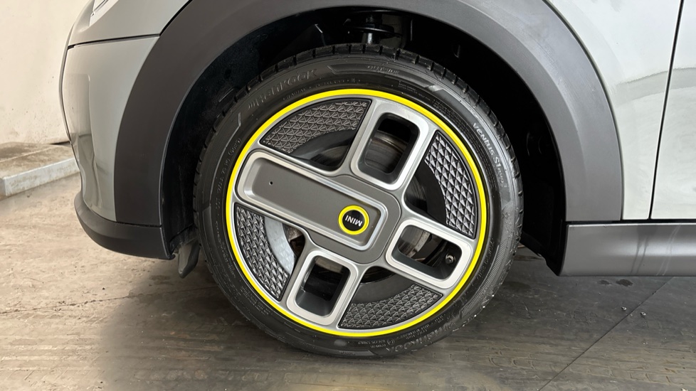 MINI HATCHBACK Image 17