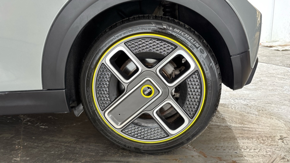 MINI HATCHBACK Image 18