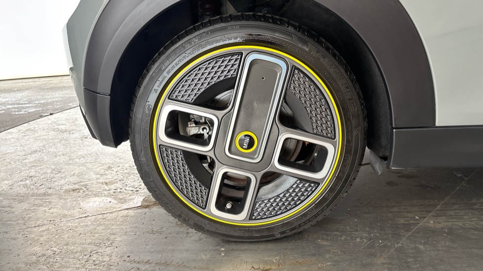 MINI HATCHBACK Image 19