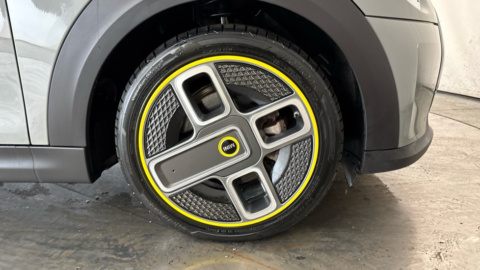 MINI HATCHBACK Image 20