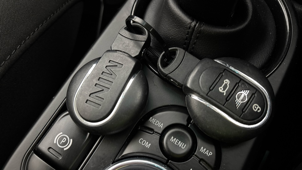 MINI HATCHBACK 2 keys