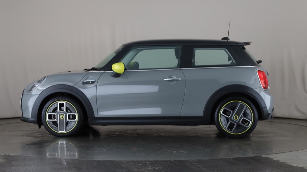 MINI HATCHBACK Image 2