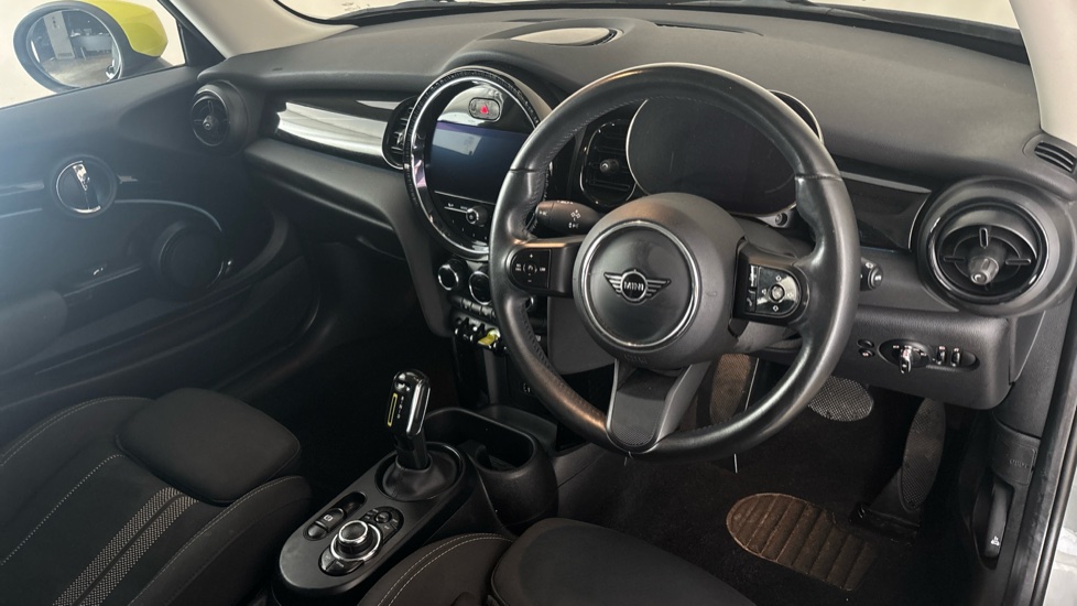 MINI HATCHBACK Image 9