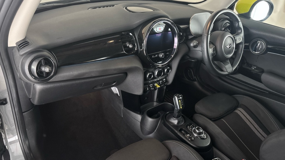 MINI HATCHBACK Image 10
