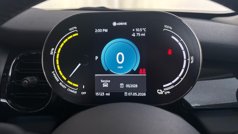 MINI HATCHBACK Image 13