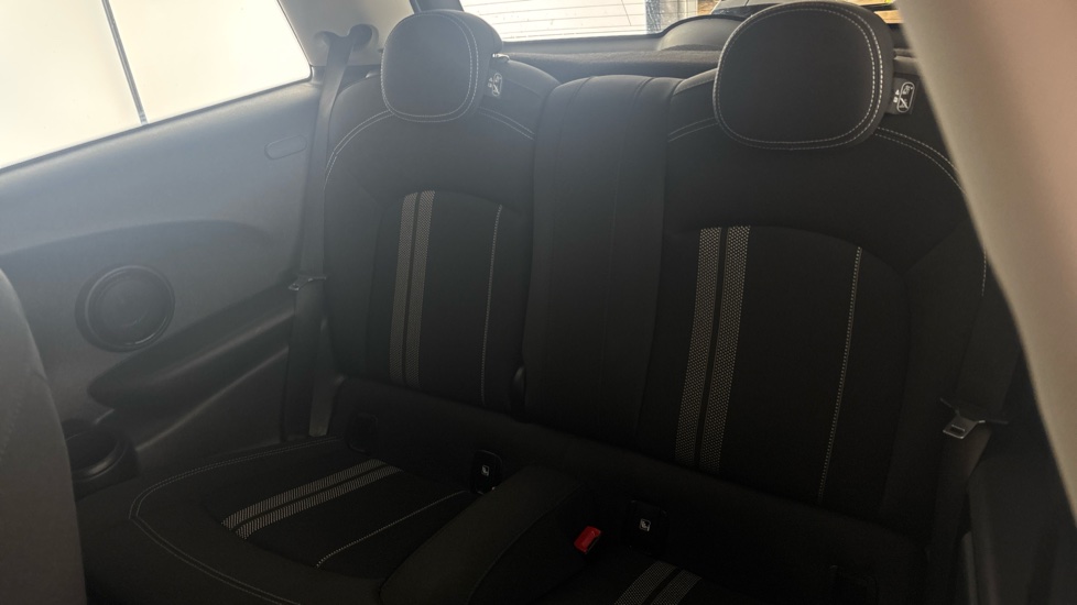 MINI HATCHBACK Image 14