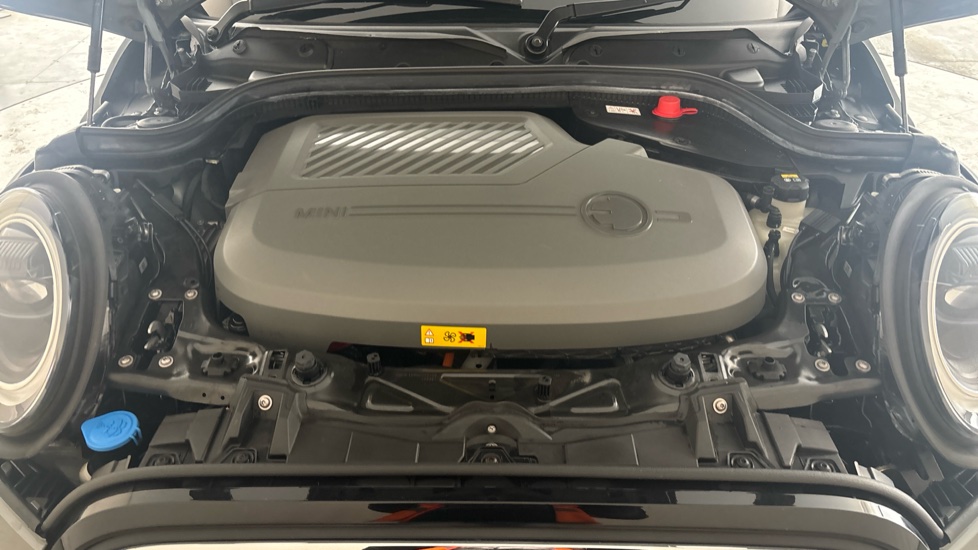 MINI HATCHBACK Image 16