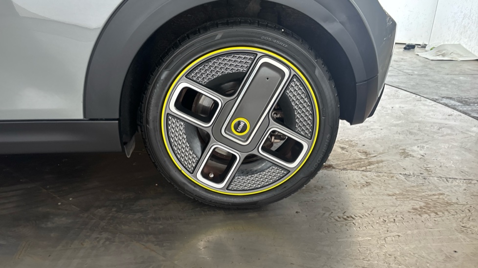 MINI HATCHBACK Image 18