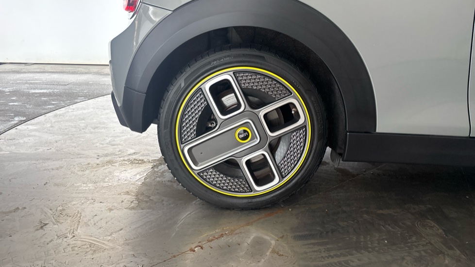 MINI HATCHBACK Image 19