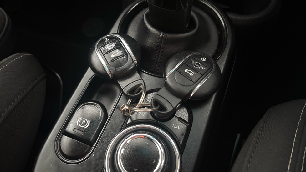 MINI HATCHBACK 2 keys