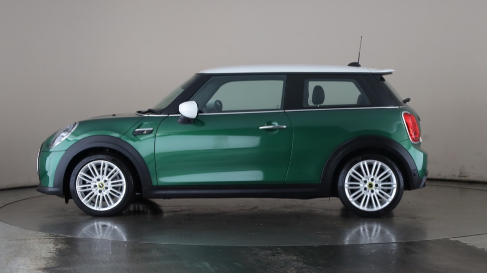 MINI HATCHBACK Image 2