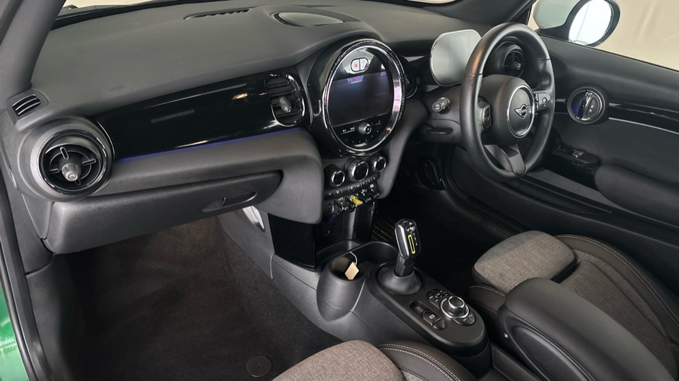MINI HATCHBACK Image 10