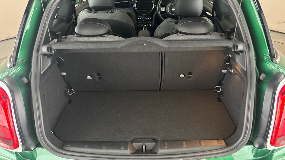 MINI HATCHBACK Image 15