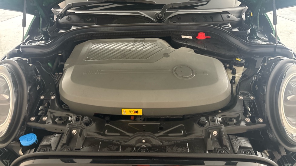 MINI HATCHBACK Image 16