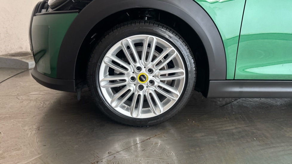 MINI HATCHBACK Image 17