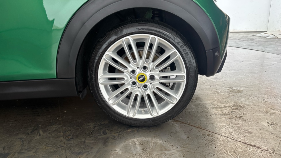 MINI HATCHBACK Image 18
