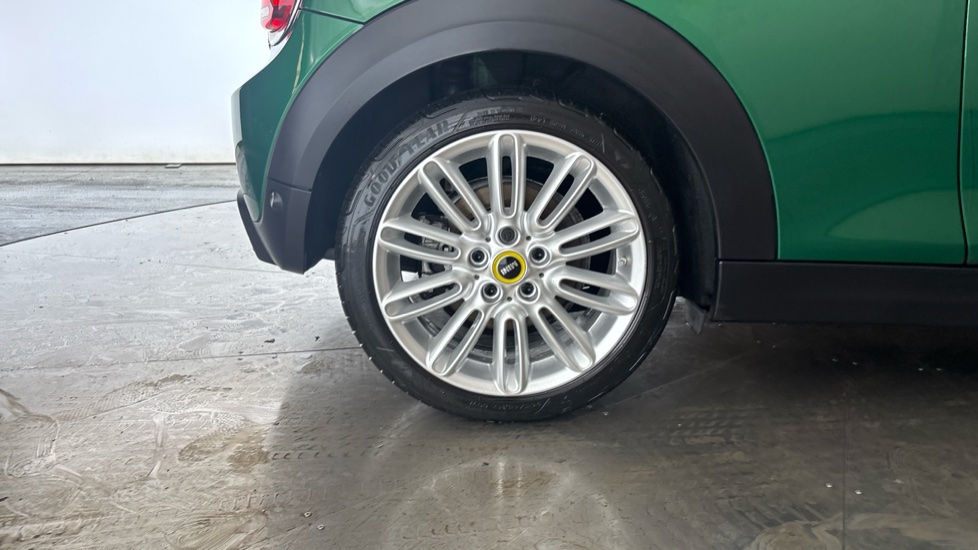 MINI HATCHBACK Image 19