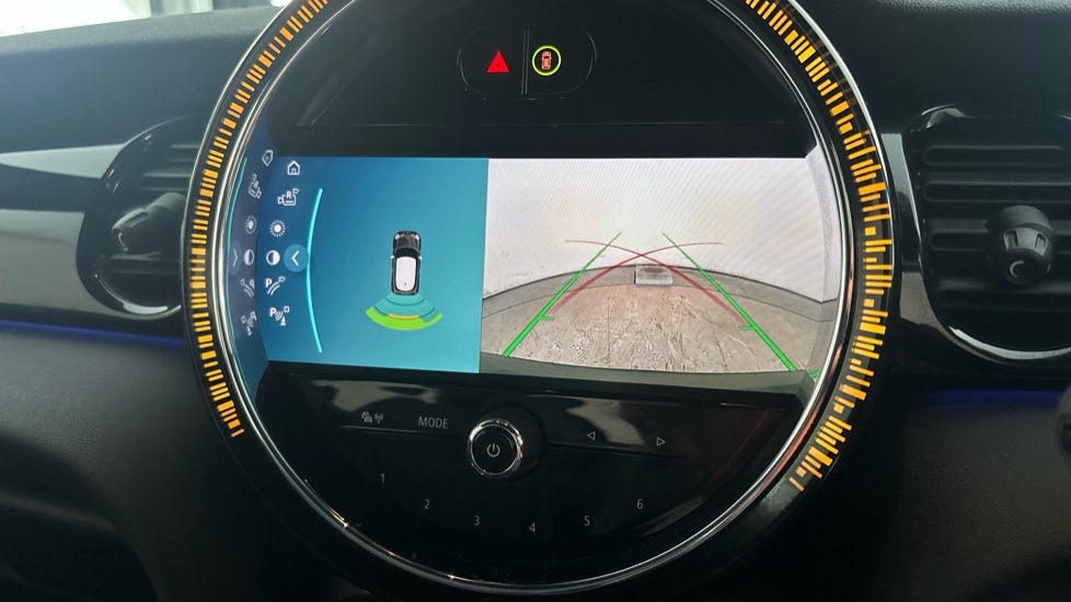 MINI HATCHBACK reverse camera