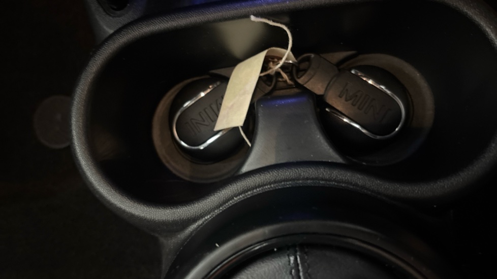 MINI HATCHBACK 2 keys