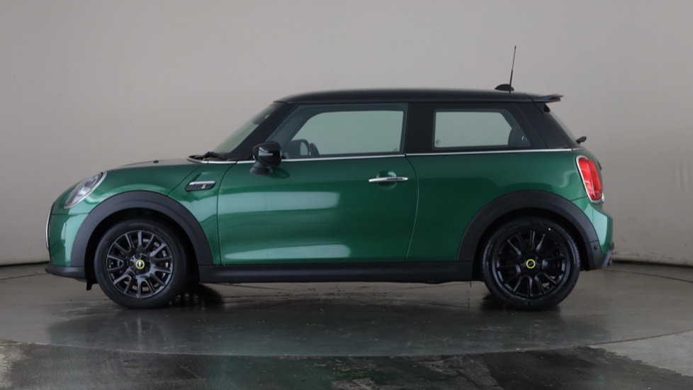 MINI HATCHBACK Image 2