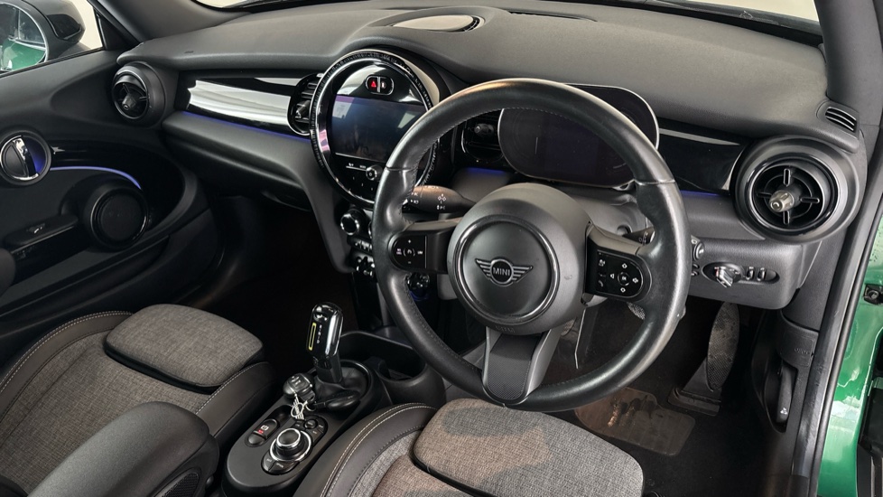 MINI HATCHBACK Image 9