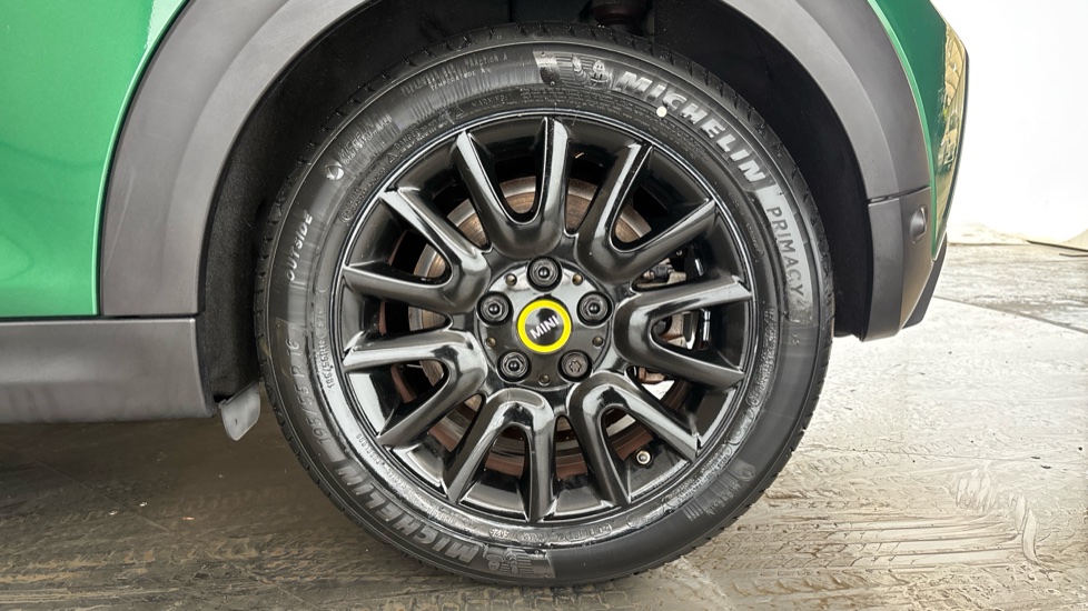 MINI HATCHBACK Image 18