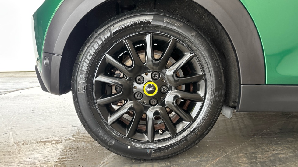 MINI HATCHBACK Image 19