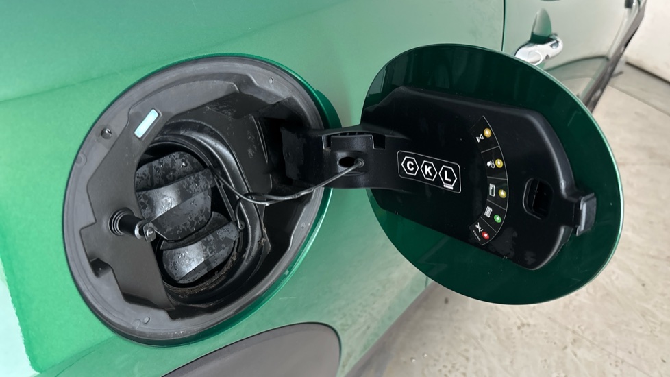 MINI HATCHBACK Image 21