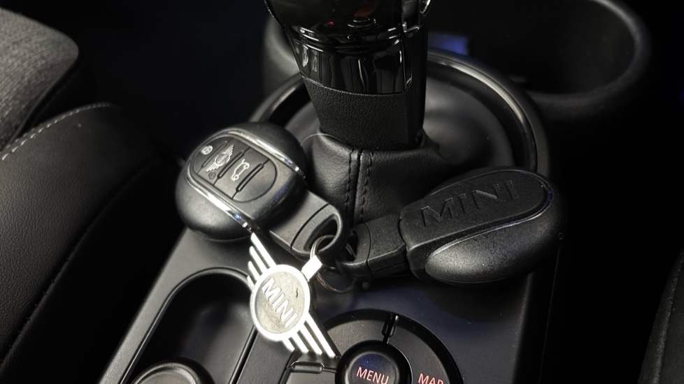 MINI HATCHBACK 2 keys available