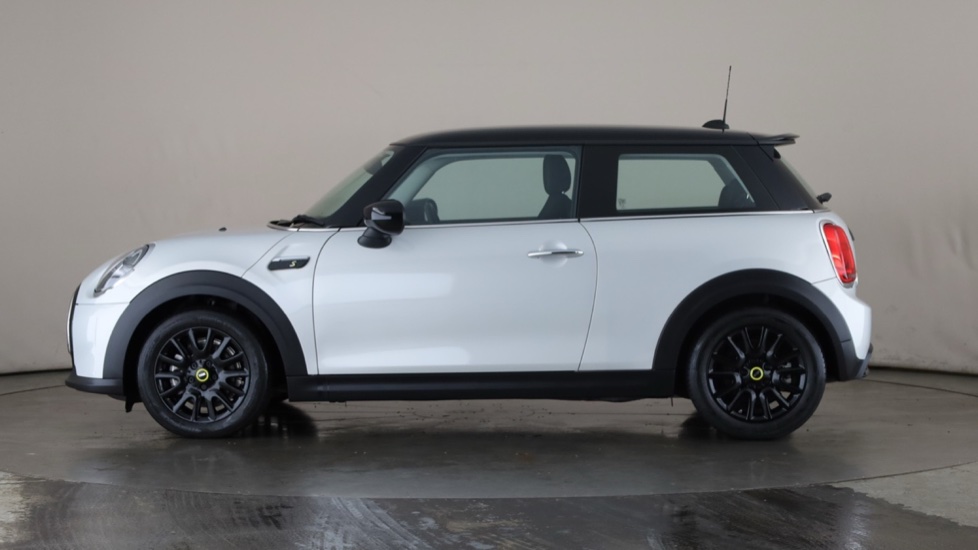 MINI HATCHBACK Image 2