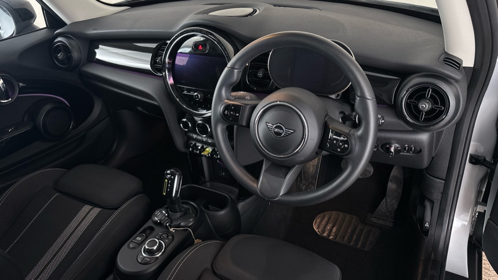 MINI HATCHBACK Image 9