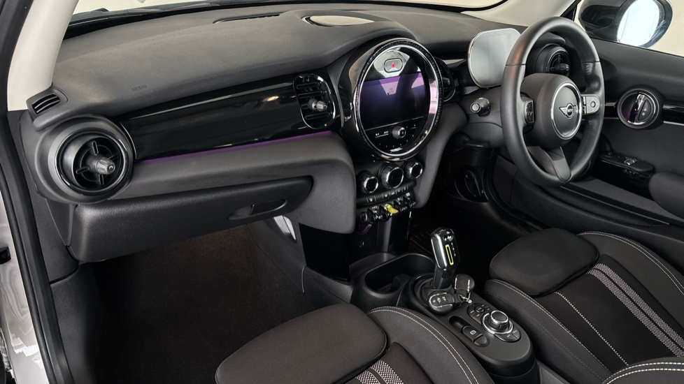 MINI HATCHBACK Image 10