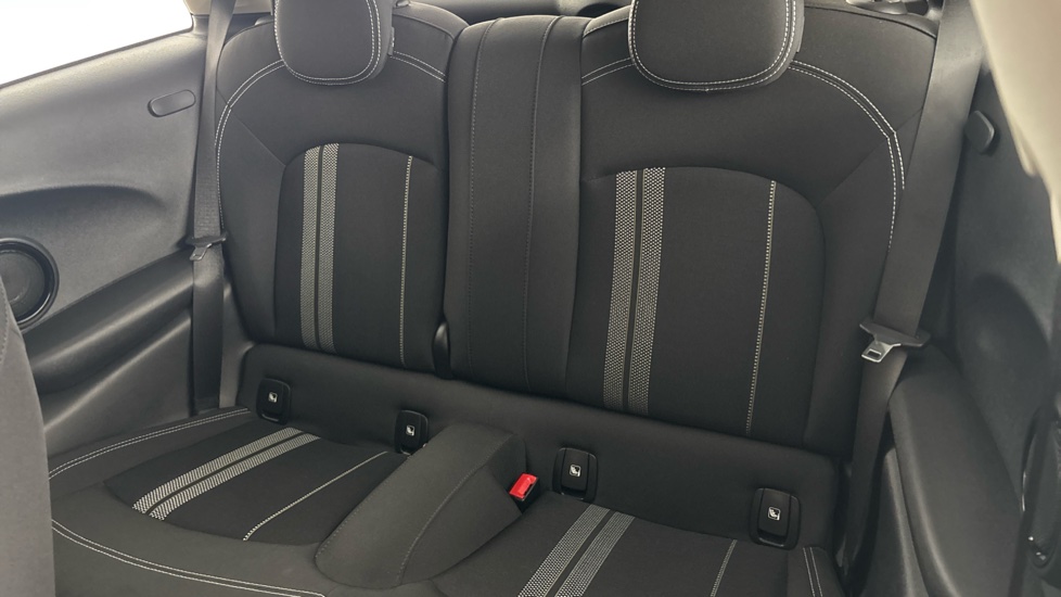 MINI HATCHBACK Image 14