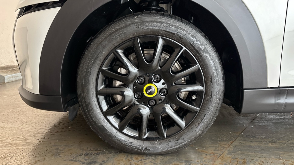 MINI HATCHBACK Image 17