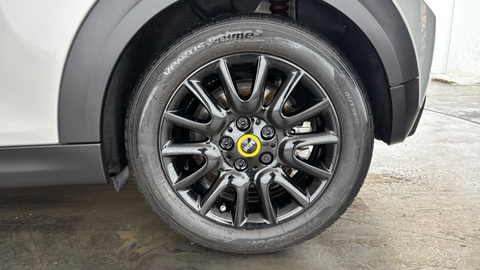 MINI HATCHBACK Image 18