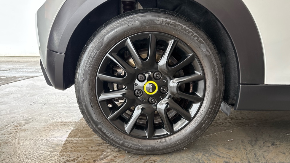 MINI HATCHBACK Image 19