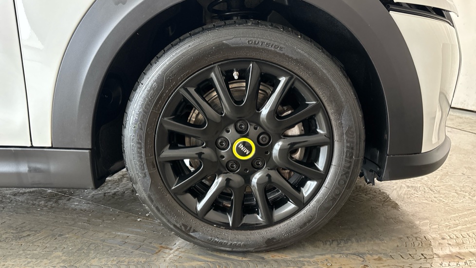 MINI HATCHBACK Image 20