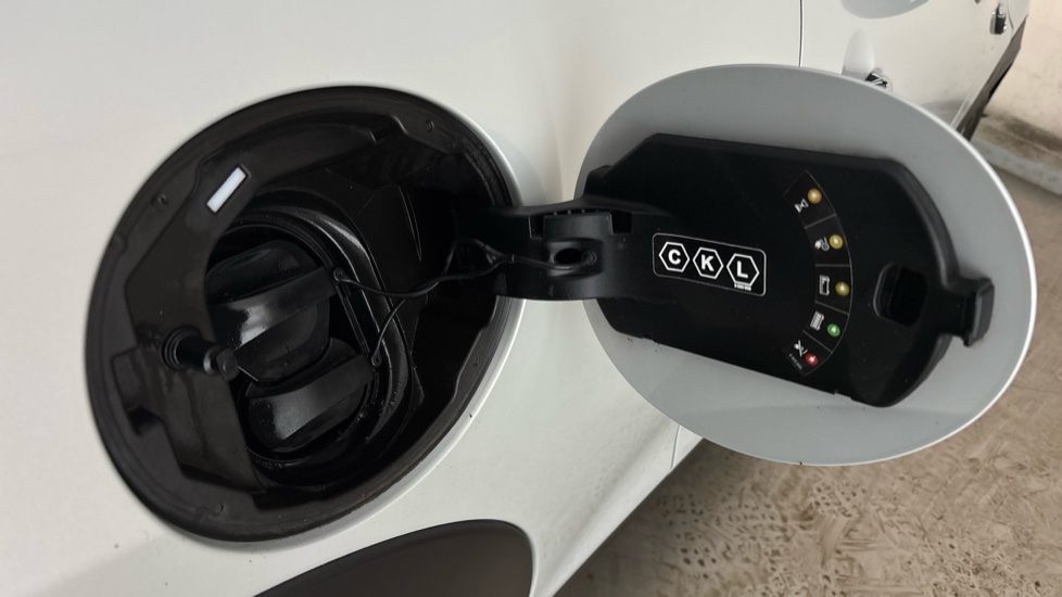 MINI HATCHBACK Image 21