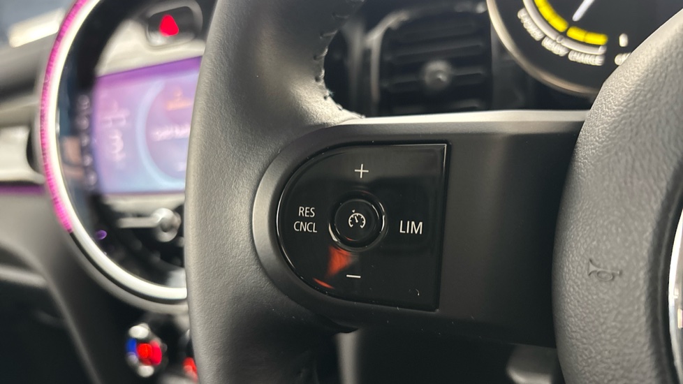 MINI HATCHBACK Cruise control