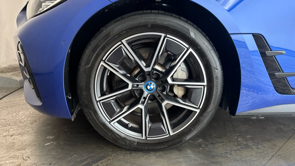 BMW I4 Image 17