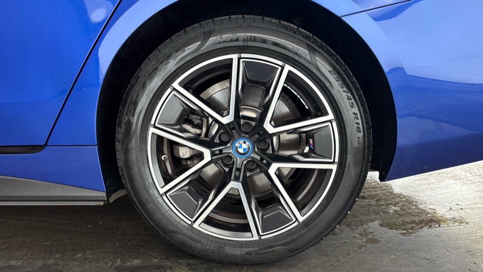 BMW I4 Image 18