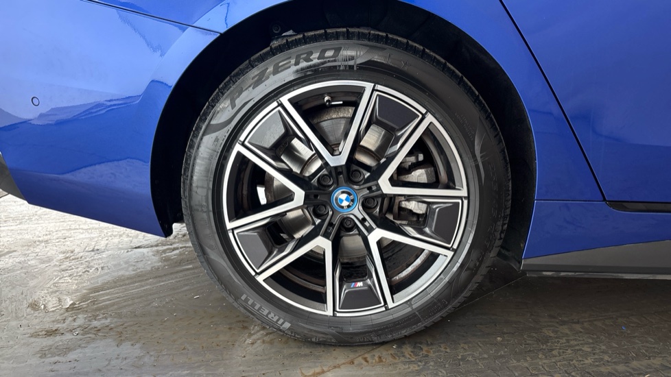 BMW I4 Image 19