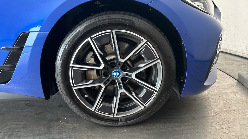 BMW I4 Image 20