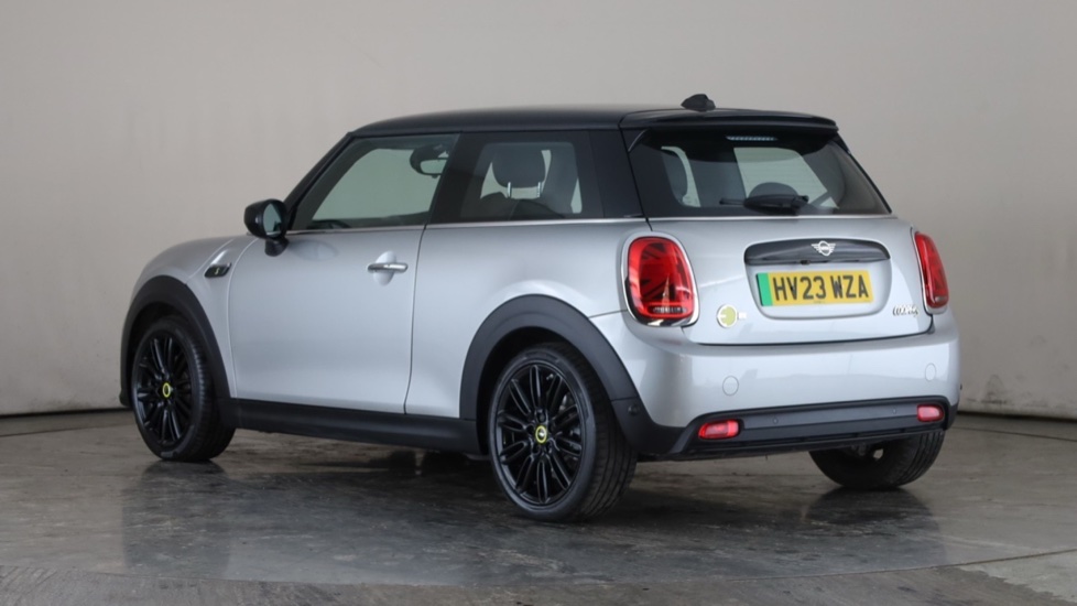 MINI HATCHBACK Image 3